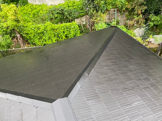 寄棟のスレート屋根